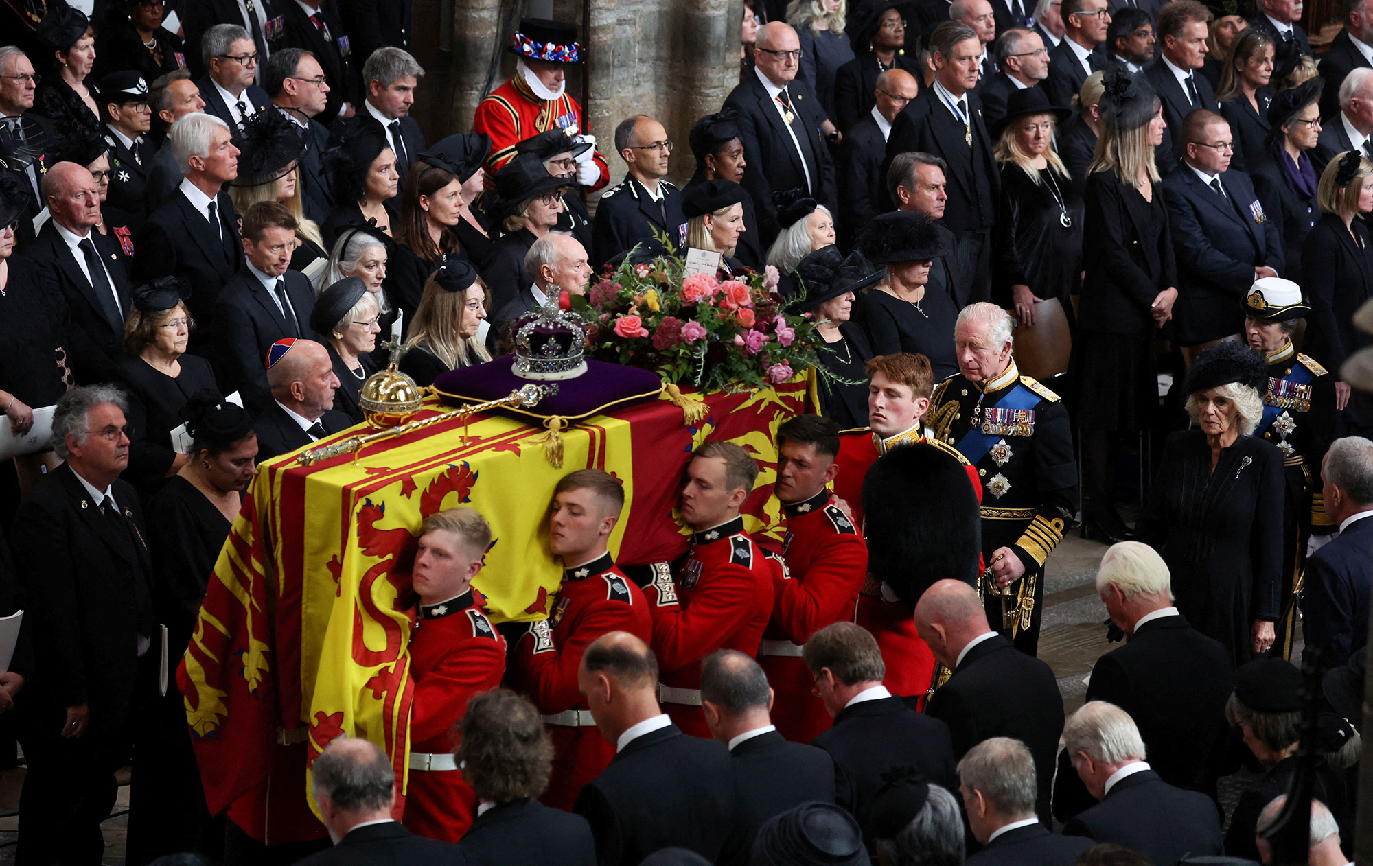 Єлизавету II поховали: де спочила королева і як її проводили в останню путь